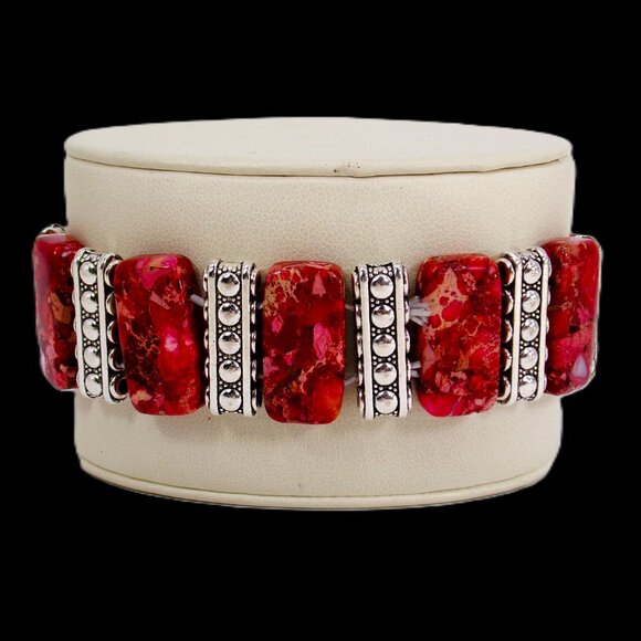 Red agate stone stretch bracelet with silver metal textured spacer bars - Picture 5 of 8